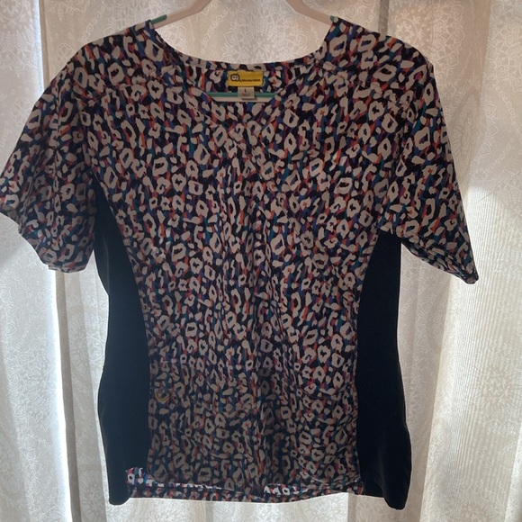 Scrubs size large great condition sold asset will not separate. - Picture 6 of 11